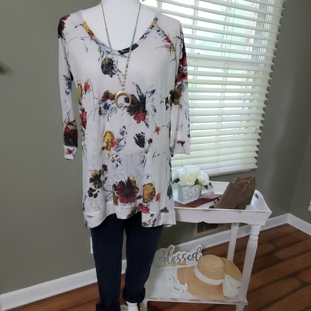 *LAST ONE* Floral Hi-Low Tunic Top